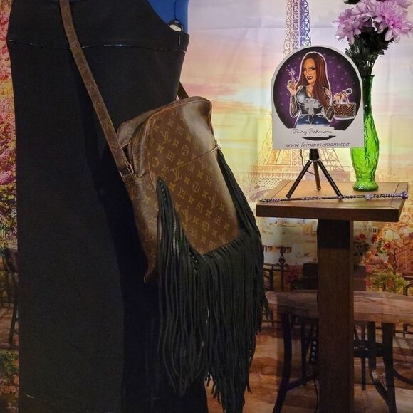 🔷️Louis Vuitton Vintage Boho Bag w/ Fringe - Picture 1 of 12